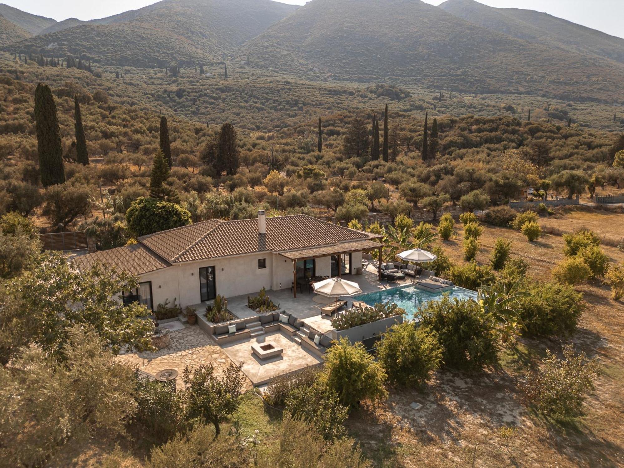 Yliessa - Luxury Pool Surrounded By Nature Vila Drakas