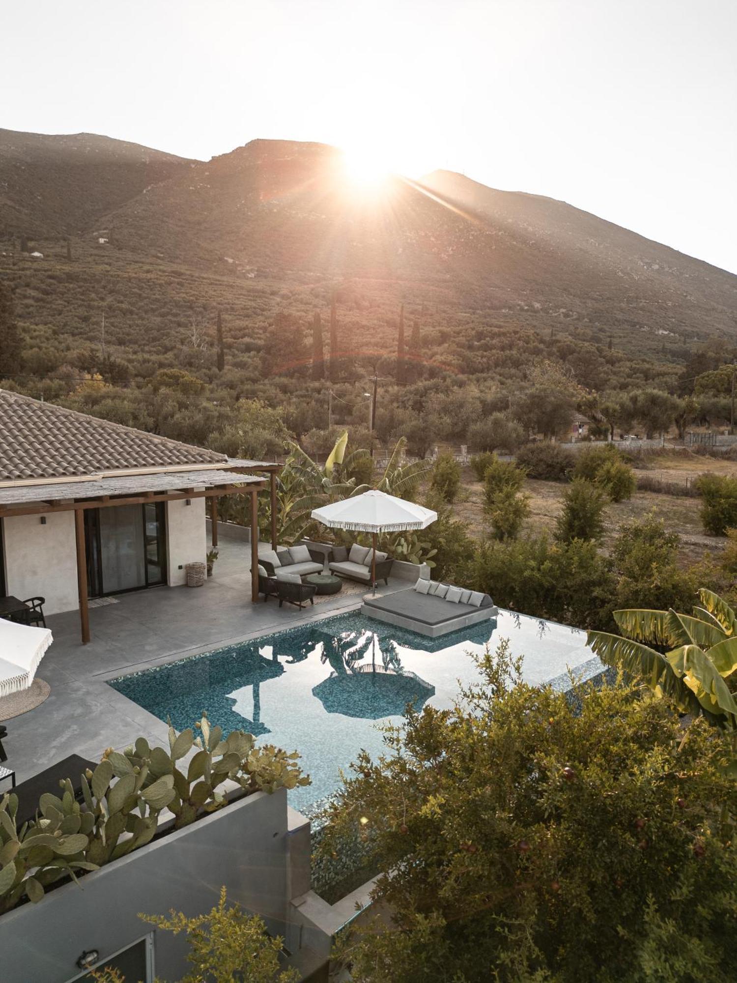 Vila Yliessa - Luxury Pool Surrounded By Nature Drakas
